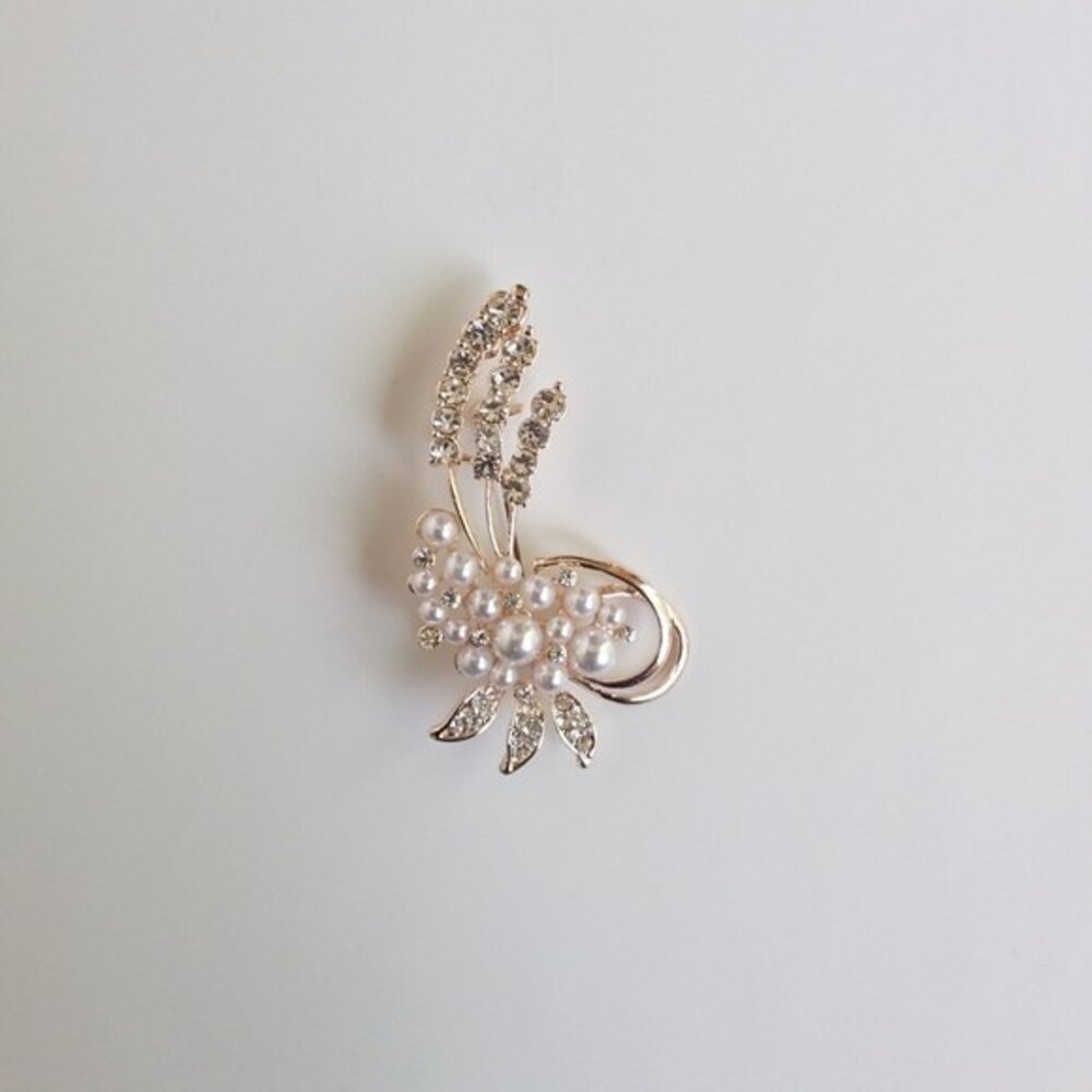 Faux Pearl & Rhinestone Brooch - Picture 10 of 10